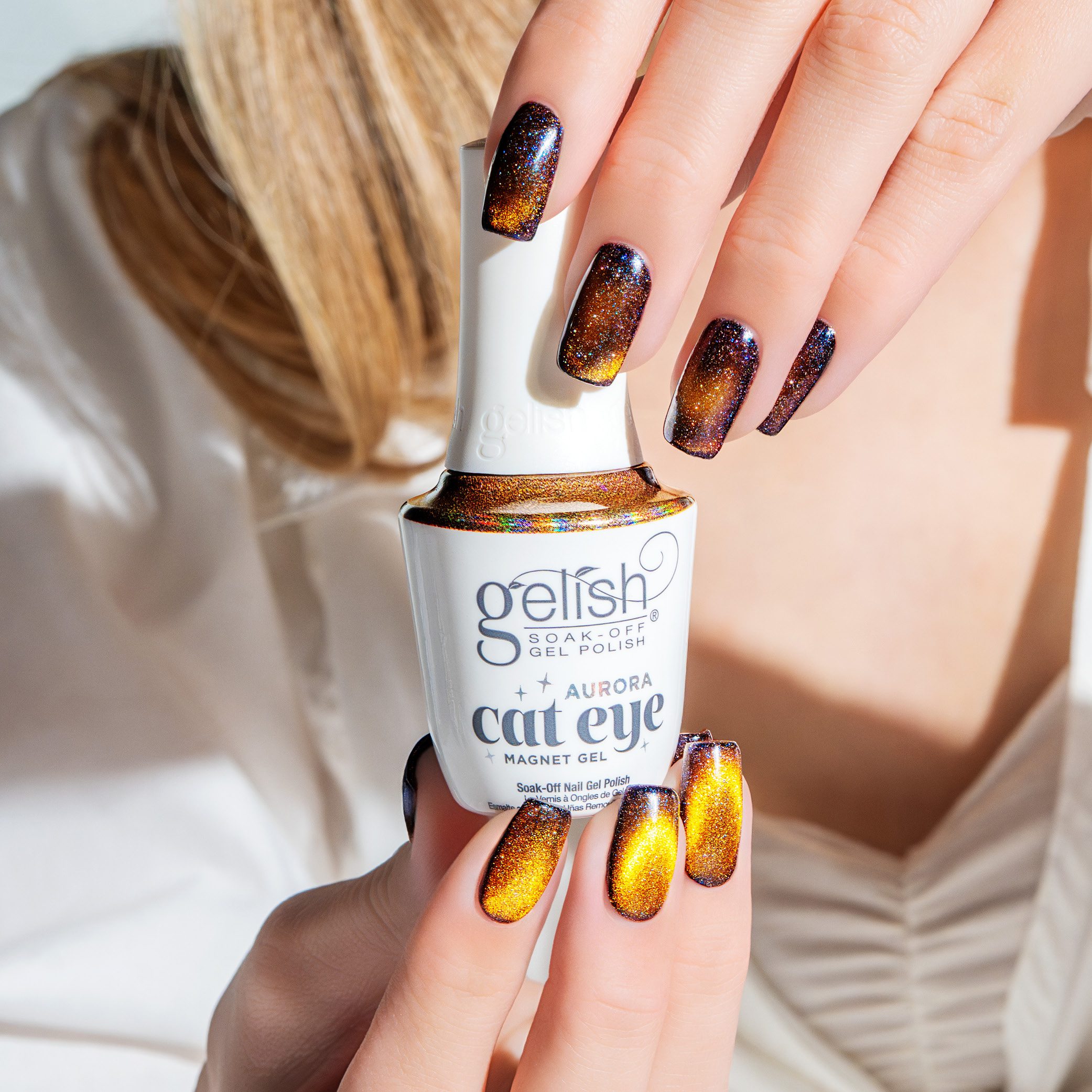 Gelish Cat Eye - Space Dust (Brass swirl effect)