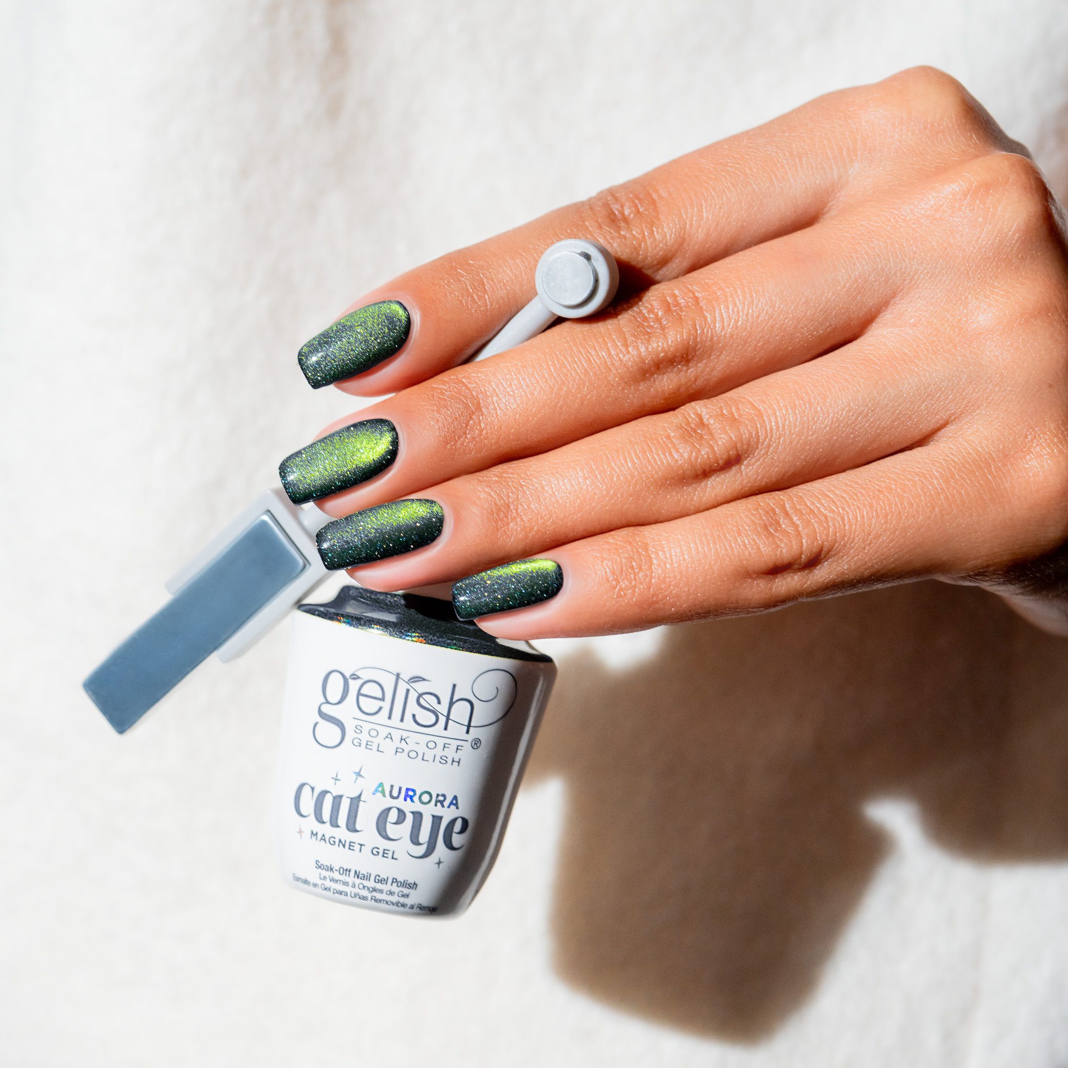 Gelish Cat Eye - Big Bang For Your Buck (Green Swirl Effect)