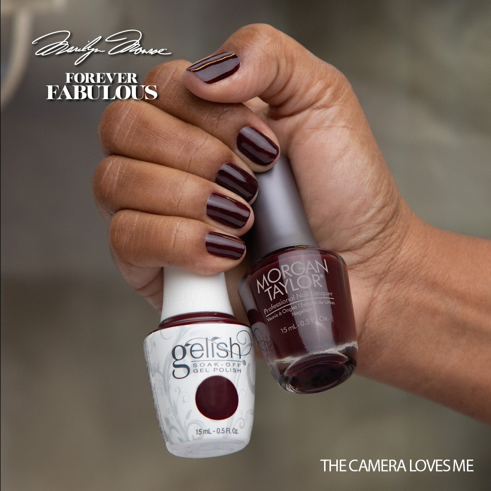 9783-GELMT-HOL18-Hand-TheCameraLovesMe(2)